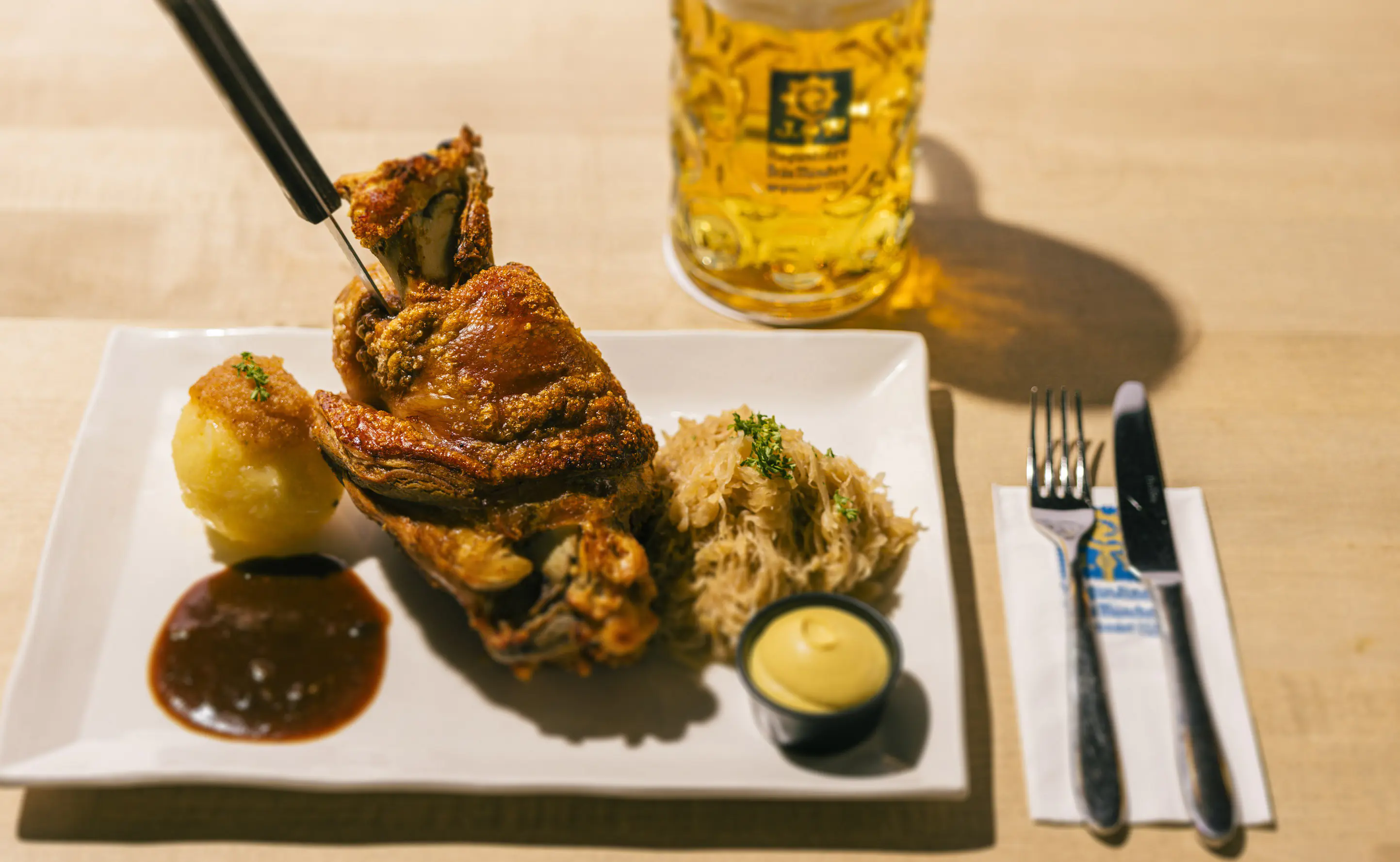 Speisekarte Augustiner am Heumarkt - Schweinshaxe mit Sauce